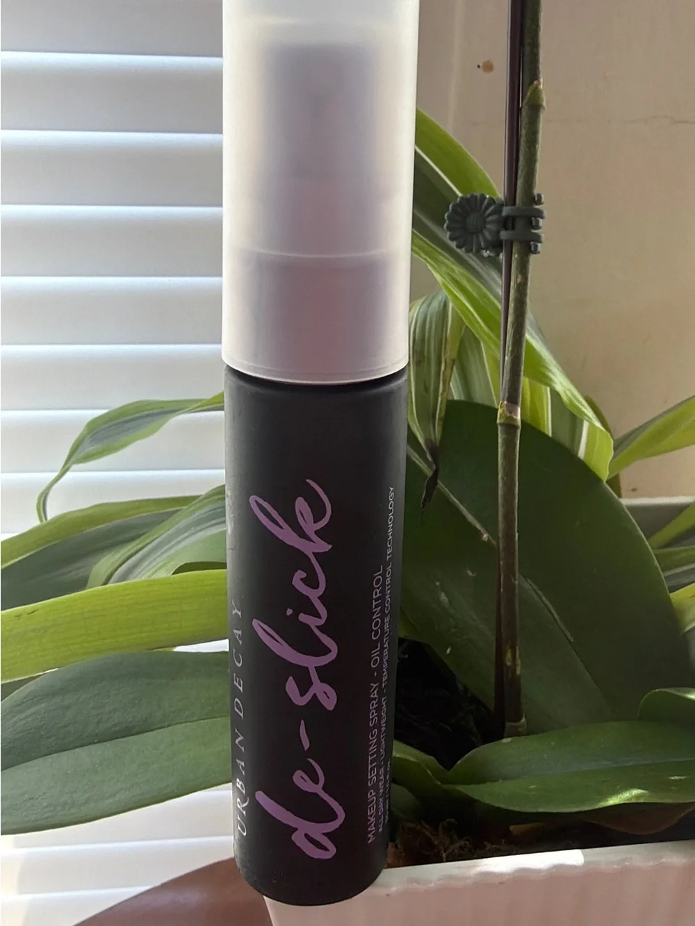 Urban Decay De-Slick Makeup Setting Spray — Black with Purple Accents